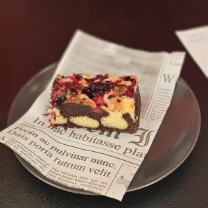 Торта с крем и горски плодове