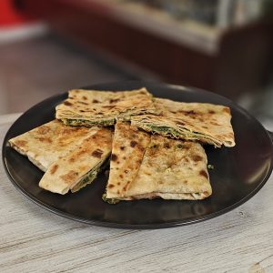 Гьозлеме със сирене и спанак
