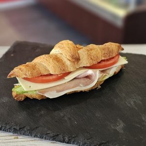 Кроасан със солени добавки