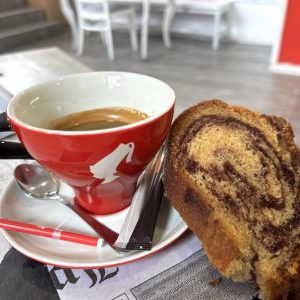 Кафе Julius Meinl и 1 парче домашен кекс