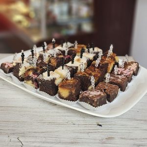 Плато сладкиши 25 бр
