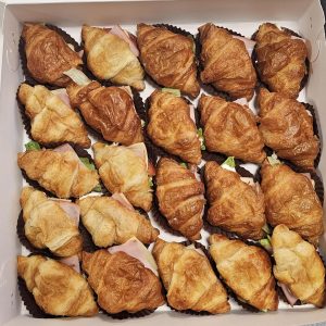 Плато мини кроасани - 20 бр.